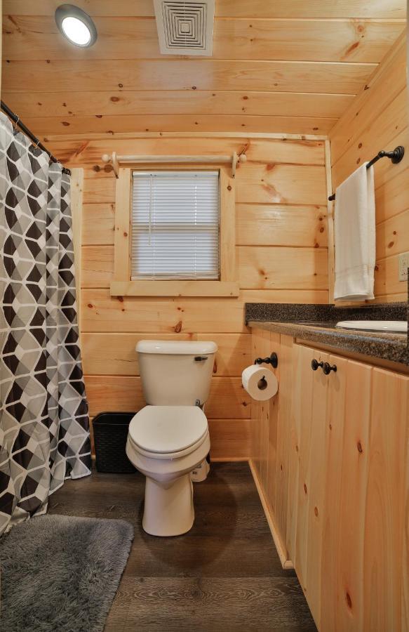 Thomas Cabin Forest Tiny Cabin With Hot Tub Chattanooga Exterior foto
