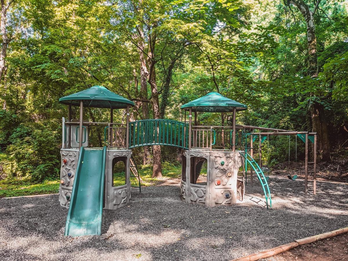 Thomas Cabin Forest Tiny Cabin With Hot Tub Chattanooga Exterior foto